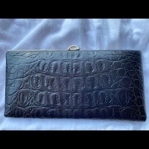 Lodis wallet with clasp